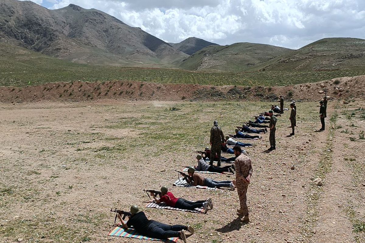 ۱۱۷۰ دانش آموز نهاوندی در اردوی عملی و میدان تیر درس آمادگی دفاعی شرکت کردند