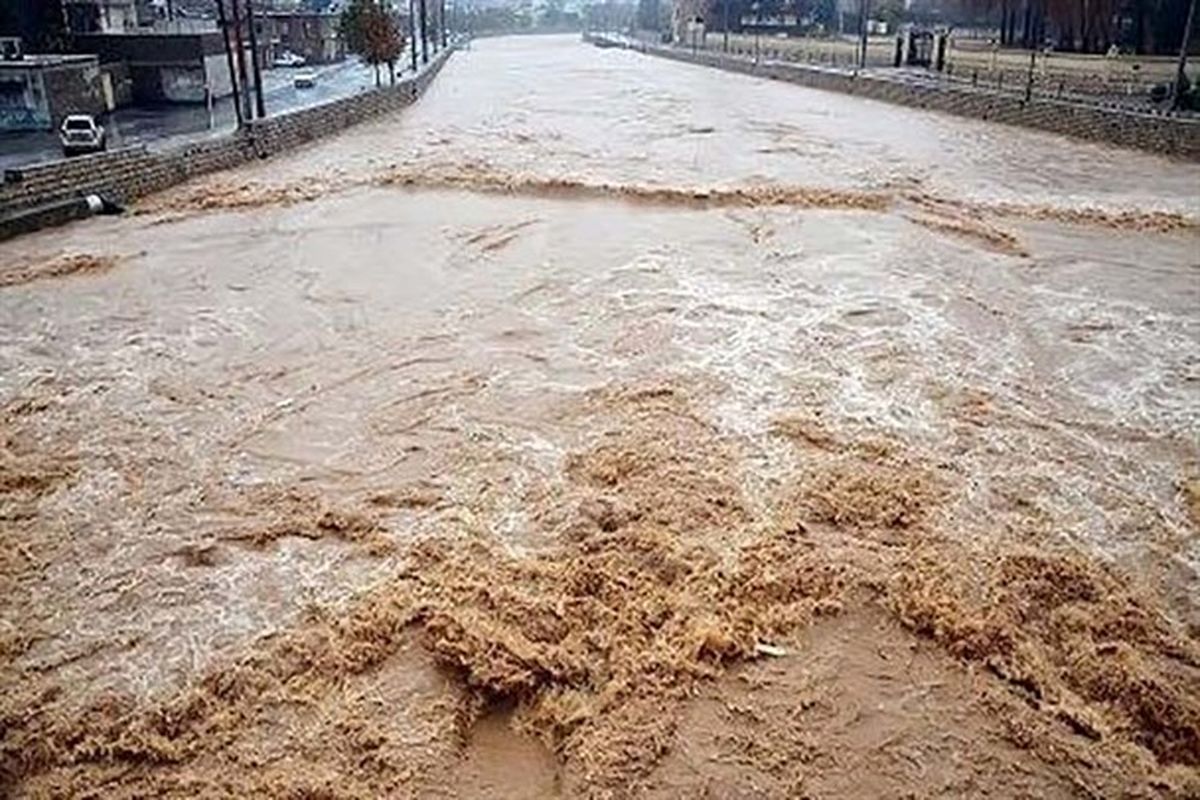 مسدود شدن راه ارتباطی ۹ روستای کوهدشت بر اثر سیلاب