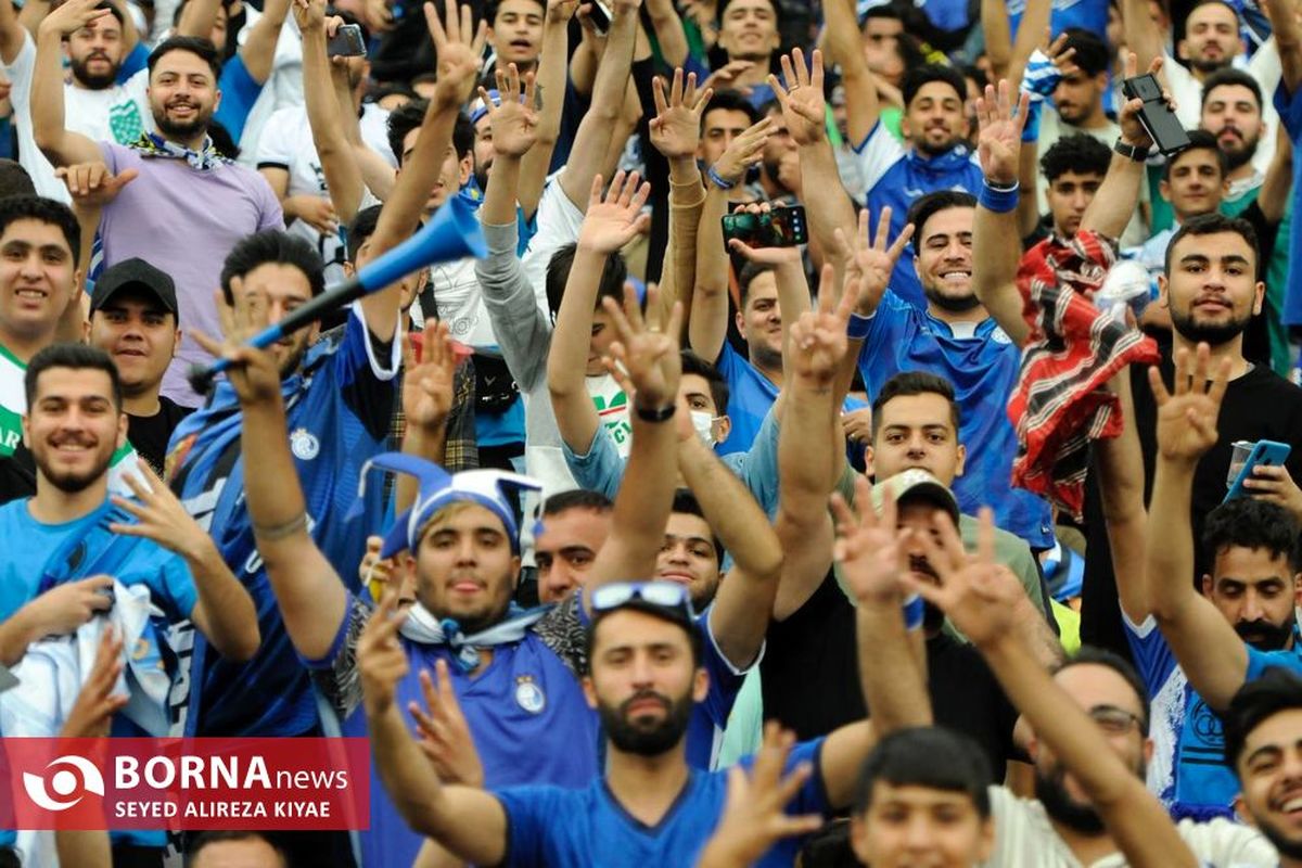 دربی ۱۰۱/هدف‌گیری اشتباه هواداران استقلال/مربی پرسپولیس سنگ خورد