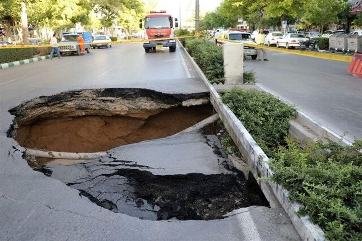 استان فارس در رتبه دوم خطر فرونشست زمین/ شاید شاهد حوادث بحران‌زا ناشی از فرونشست زمین در کشور باشیم