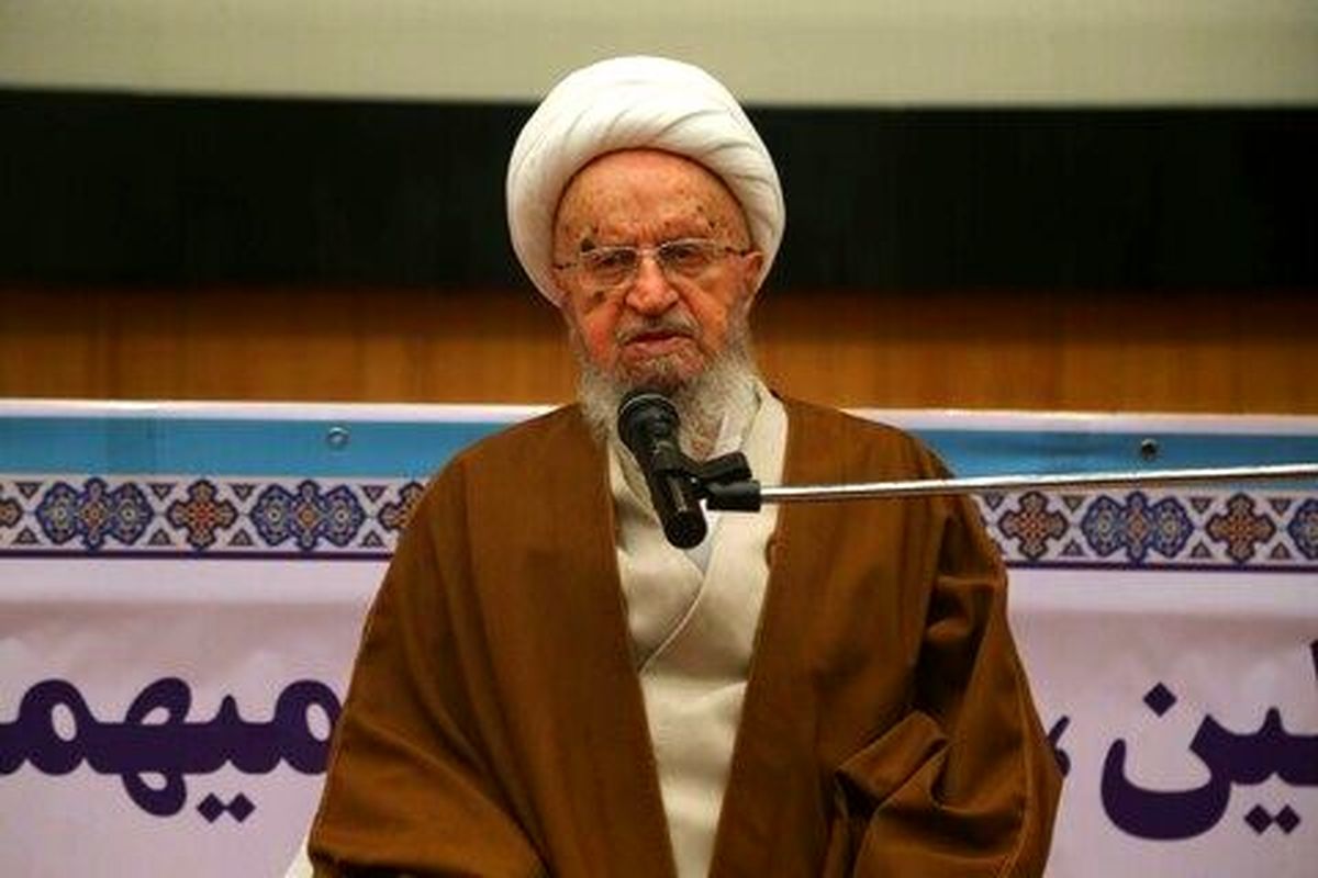 آیت الله مکارم شیرازی تاکید کرد: لزوم بهره گیری از ابزار جدید اطلاع رسانی برای رساندن پیام اسلام