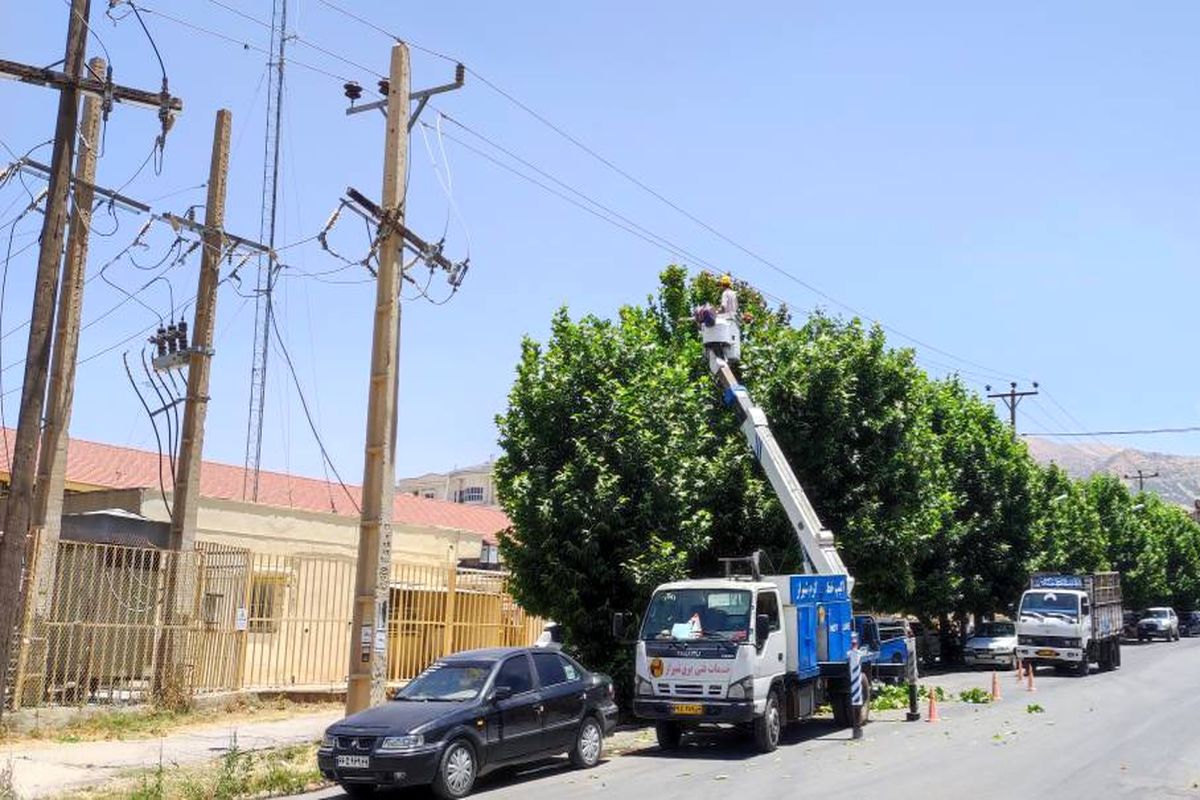 با همکاری متخصصان فارس و خوزستان عملیات اصلاح شبکه برق شهر یاسوج آغاز شد