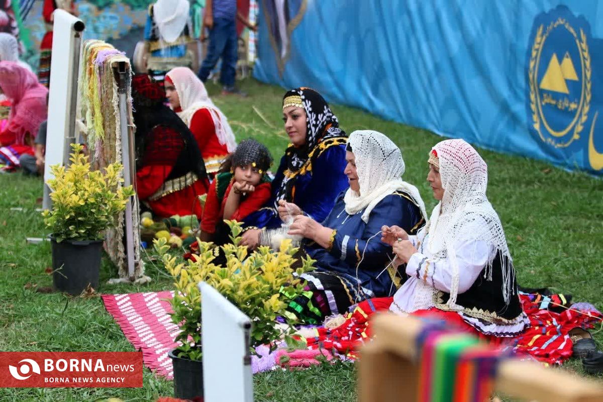 جشنواره بلوش (تمشک جنگلی) در سیاهکل