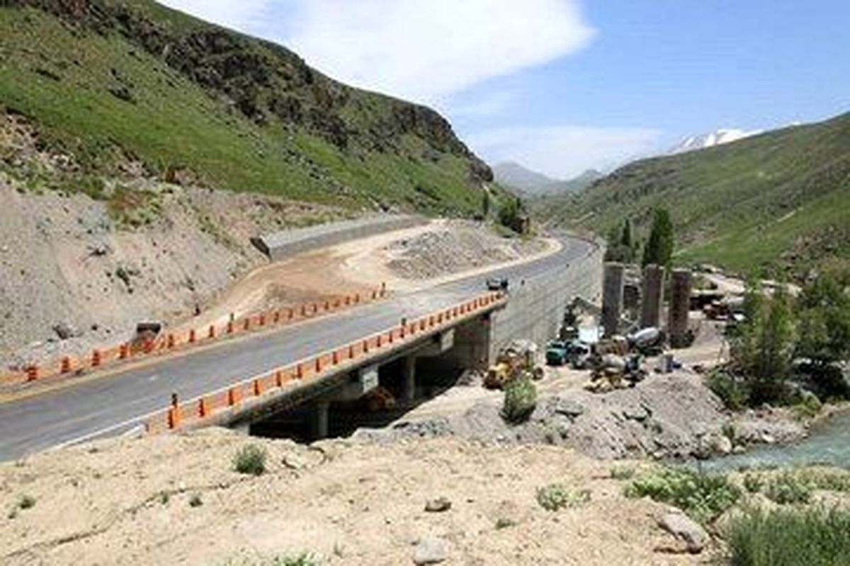 قابی جالب از عبور اولین اتوبوس از جاده هراز در ۶۰ سال قبل + عکس