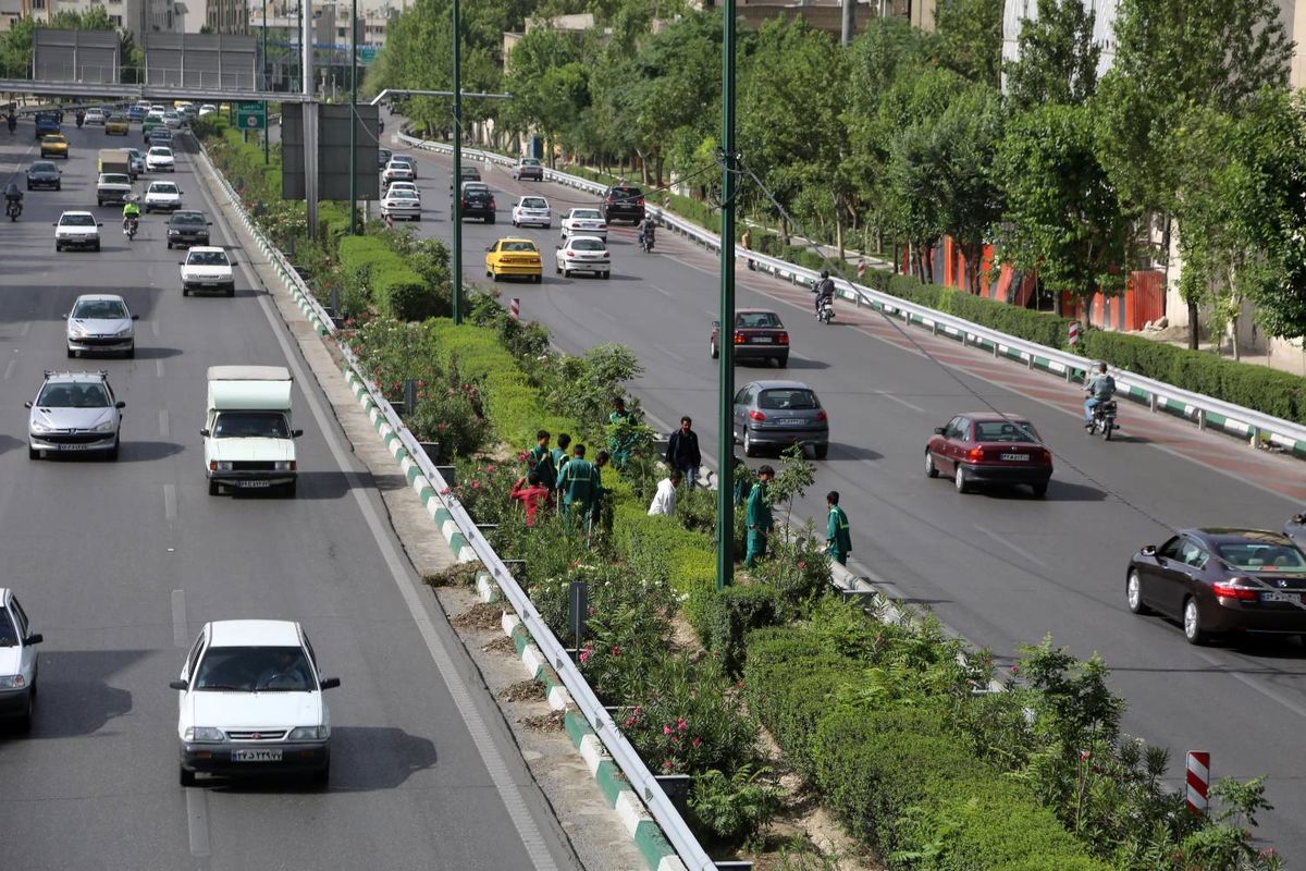 اجرای عملیات به زراعی و بهسازی در بوستان های منطقه ۴ تهران