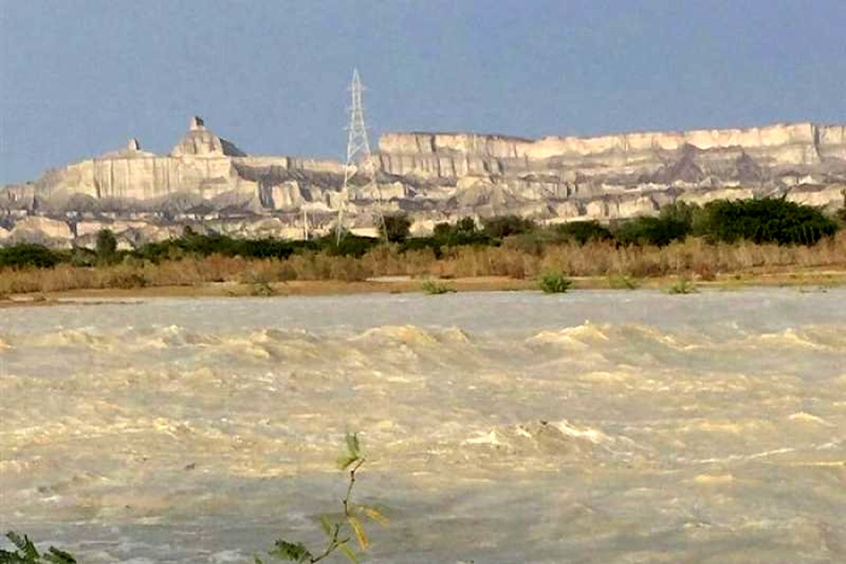 قطع راه ارتباطی ۳۳ روستای حوزه کاجو و ساربوک