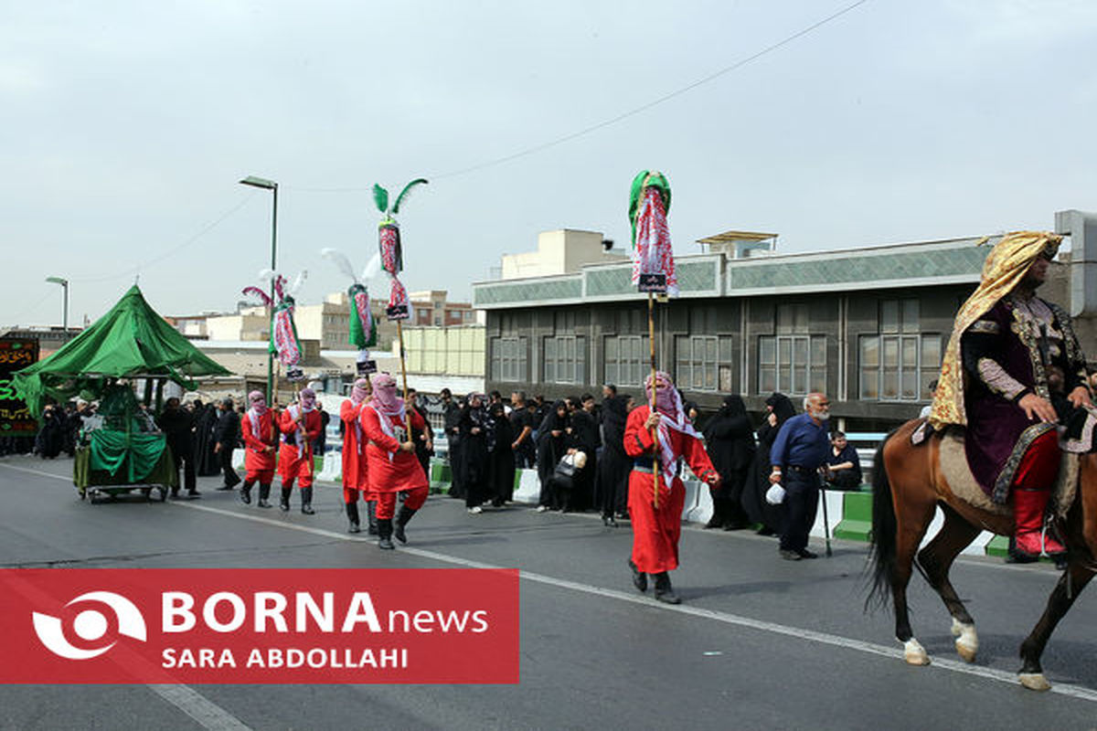 قابی جالب از گریه یک مامور پلیس در هنگام عبور دسته بنی اسد+عکس