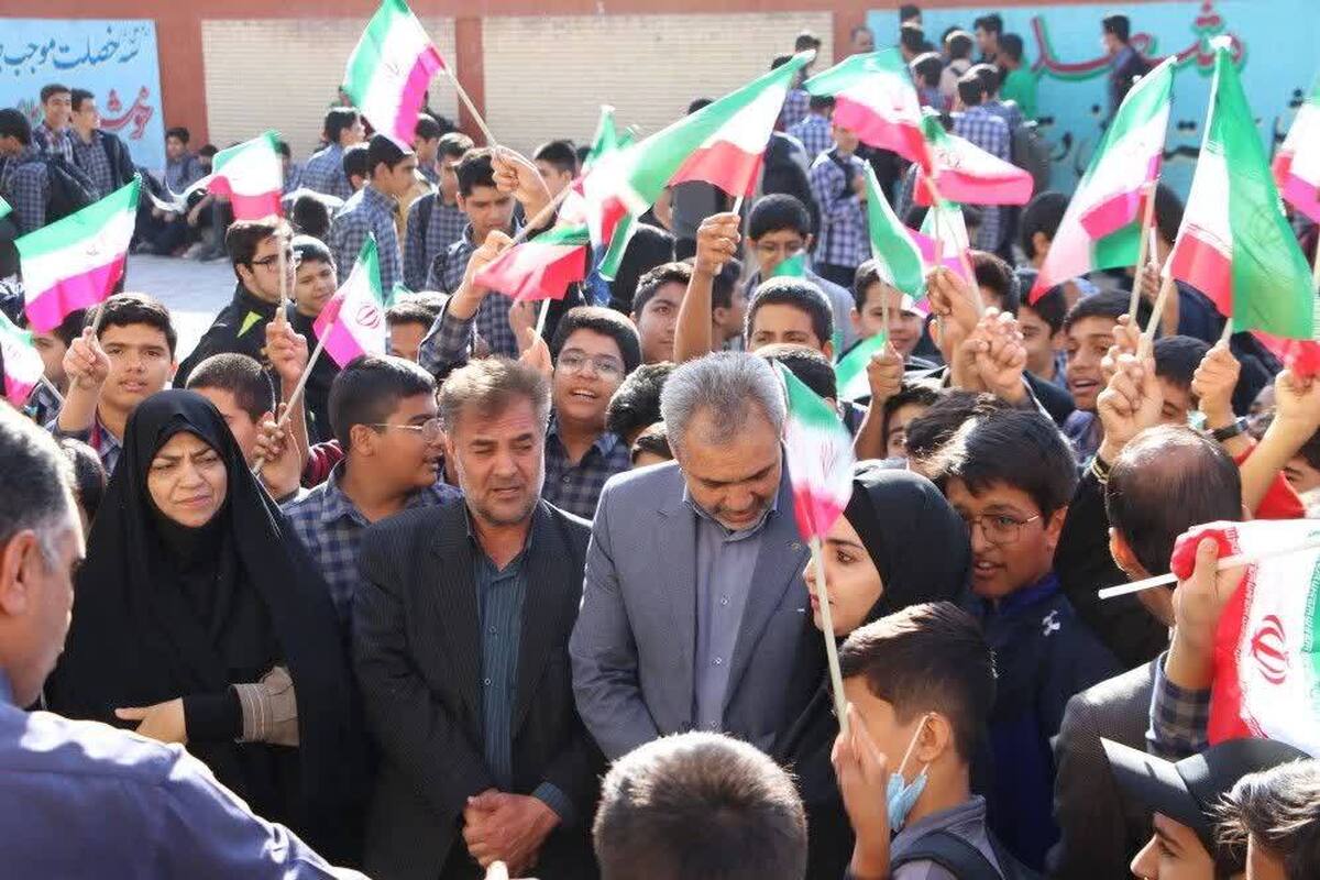 تجــمع دانش آموزان کرمانی در راستای محکومیت بمباران المعمدانی