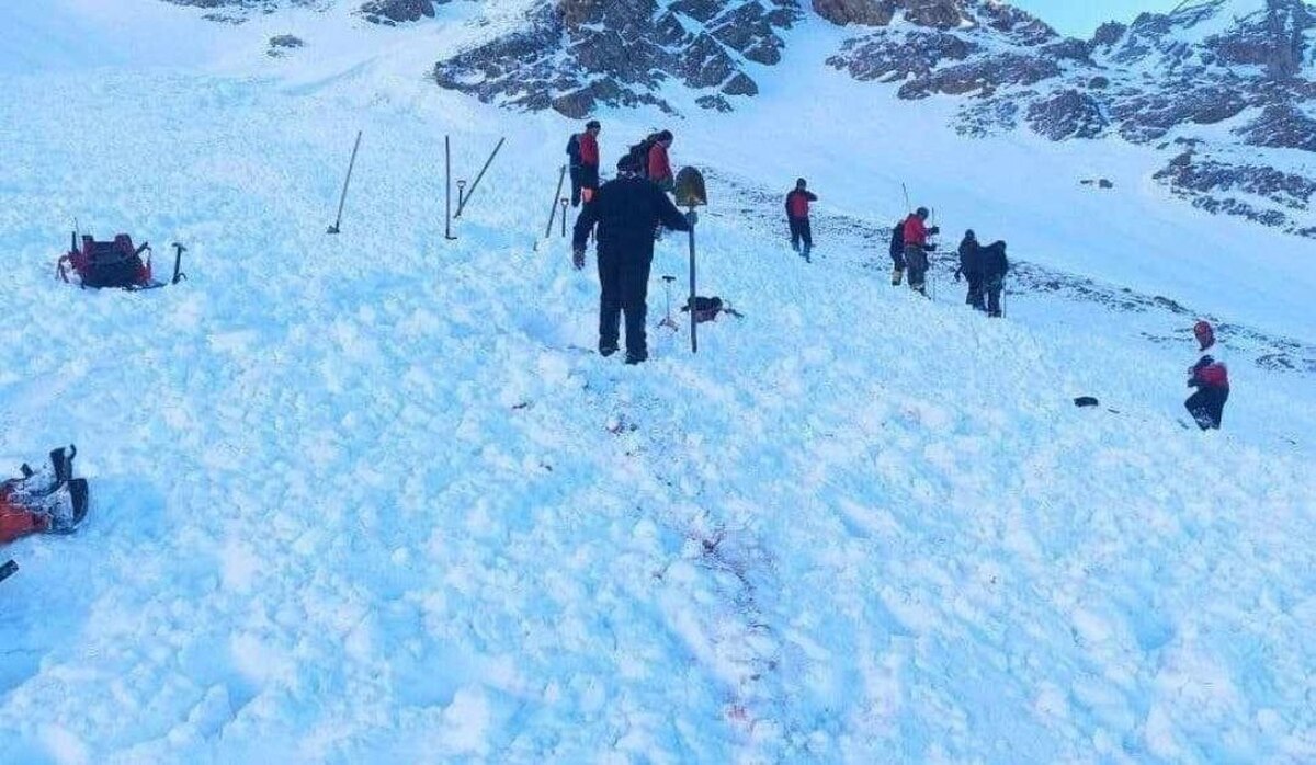 تداوم تلاش هیات کوهنوردی لرستان برای یافتن ۳ کوهنورد مفقودی حادثه اشترانکوه / کوهنوردان از صعود به قلل اشترانکوه خودداری کنند