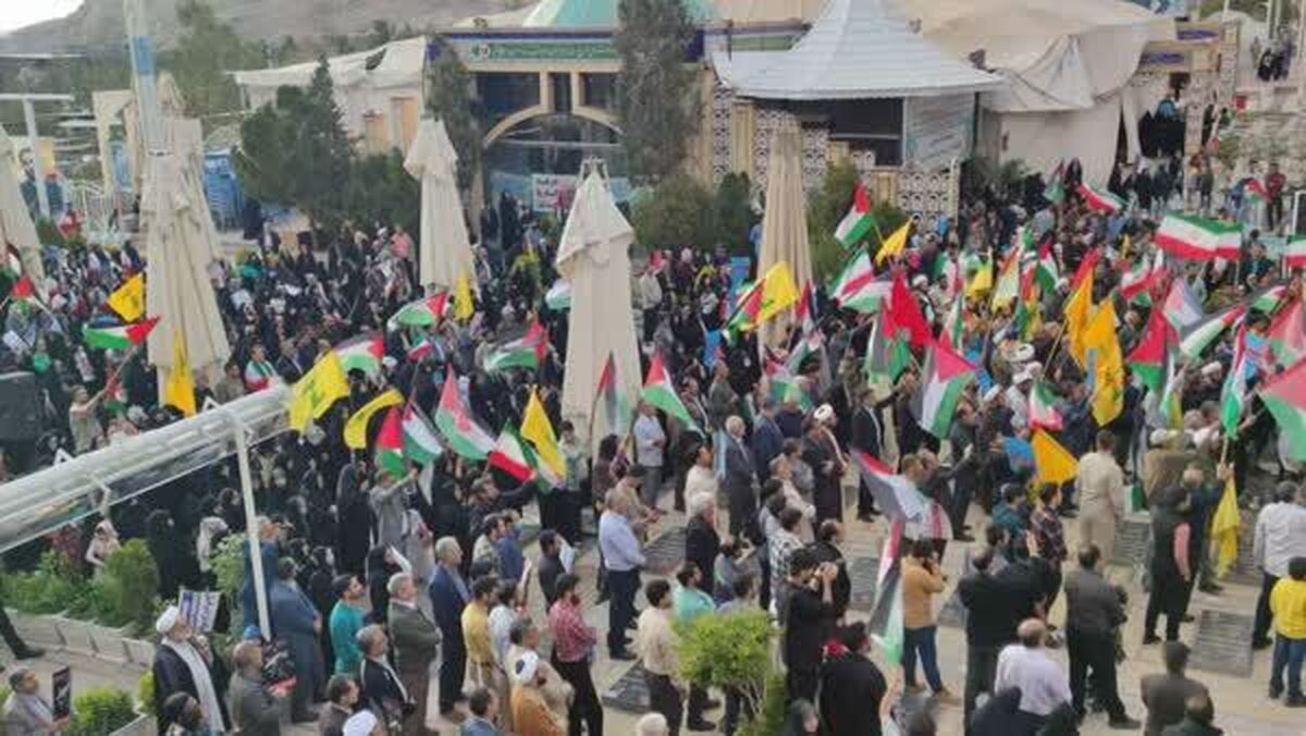 حمایت کرمانی‌ها از عملیات مقتدرانه «وعده صادق» در گلزار شهدا