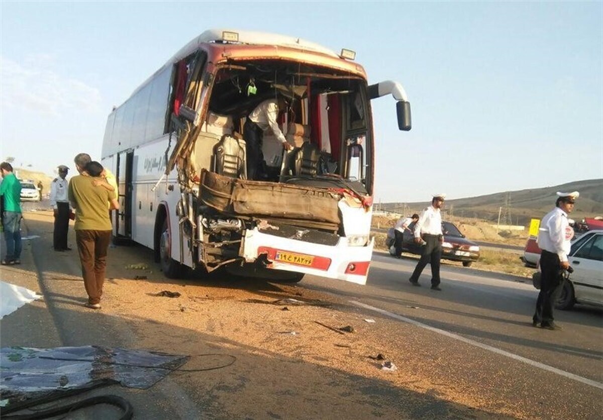 جانباختن ۵ نفر بر اثر واژگونی اتوبوس در جاده اصفهان-شیراز