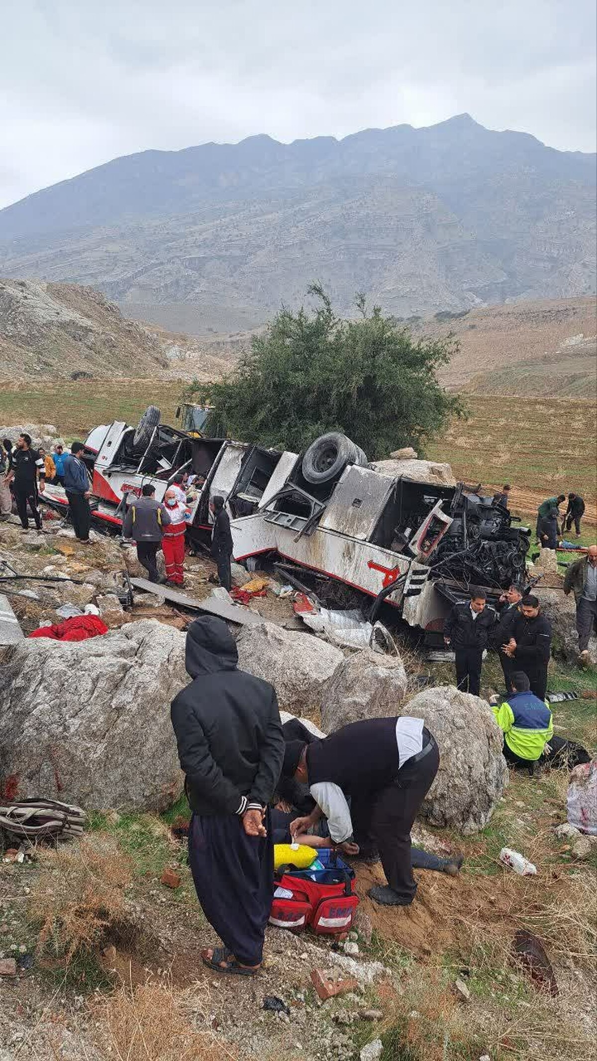 جان باختن ۱۰ سرباز در حادثه سقوط اتوبوس به دره در محور اندیشمک - پلدختر