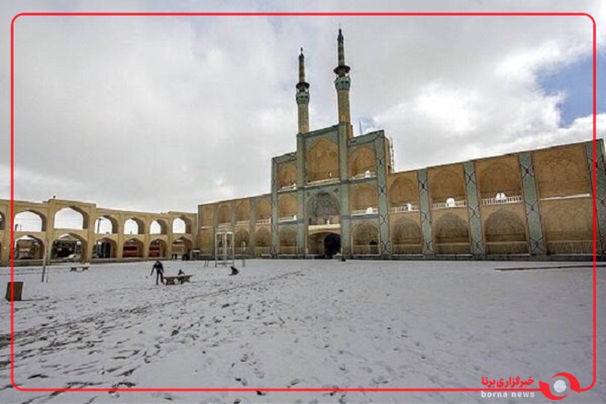 بارش برف زمستانی در شهر گاریزات استان یزد