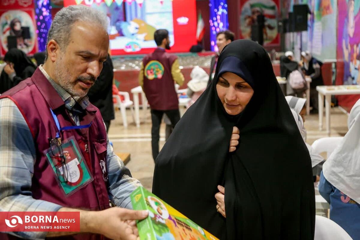 والدین قمی شادی را به خانواده خود هدیه دهند