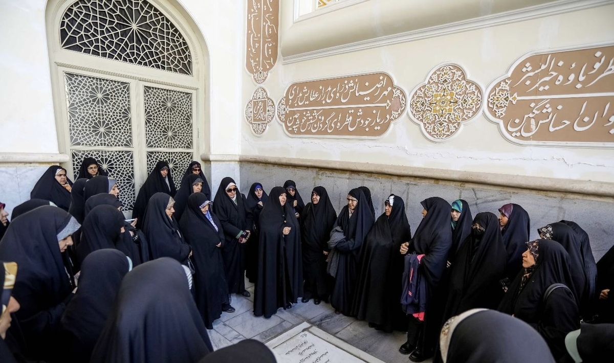 آغاز رویداد بهشت نو با مشارکت ۱۰۰۰ نفر از بانوان کنشگر فرهنگی و اجتماعی در بهشت زهرا (س)