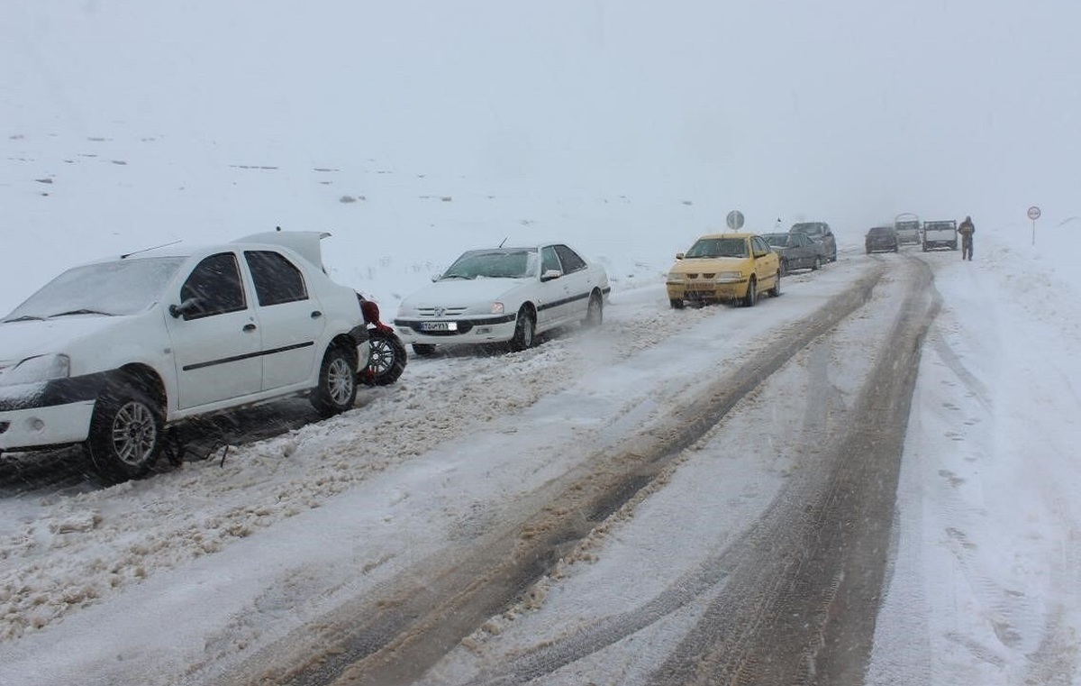 تردد در گردنه های آذربایجان غربی با زنجیر چرخ میسر است