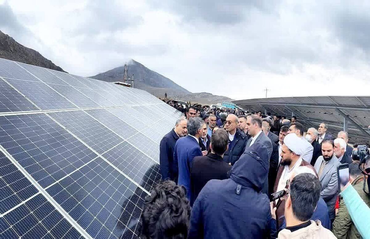 صدور مجوز ایجاد ۵۰۰ مگاوات نیروگاه خورشیدی در کرمانشاه/ توسعه انرژی‌های تجدیدپذیر از ماموریت‌های اصلی مدیران استان است