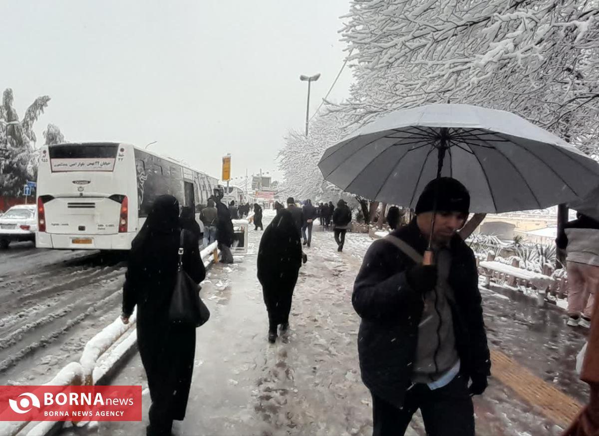 خدمت رسانی ناوگان اتوبوسرانی شهرداری قم در بارش برف