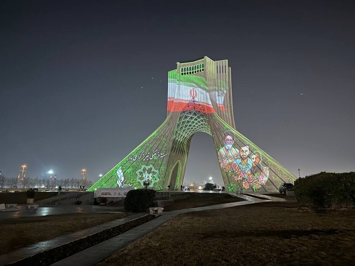 برج آزادی در شب ۲۹ بهمن، آینه‌دار افتخارات تبریز شد