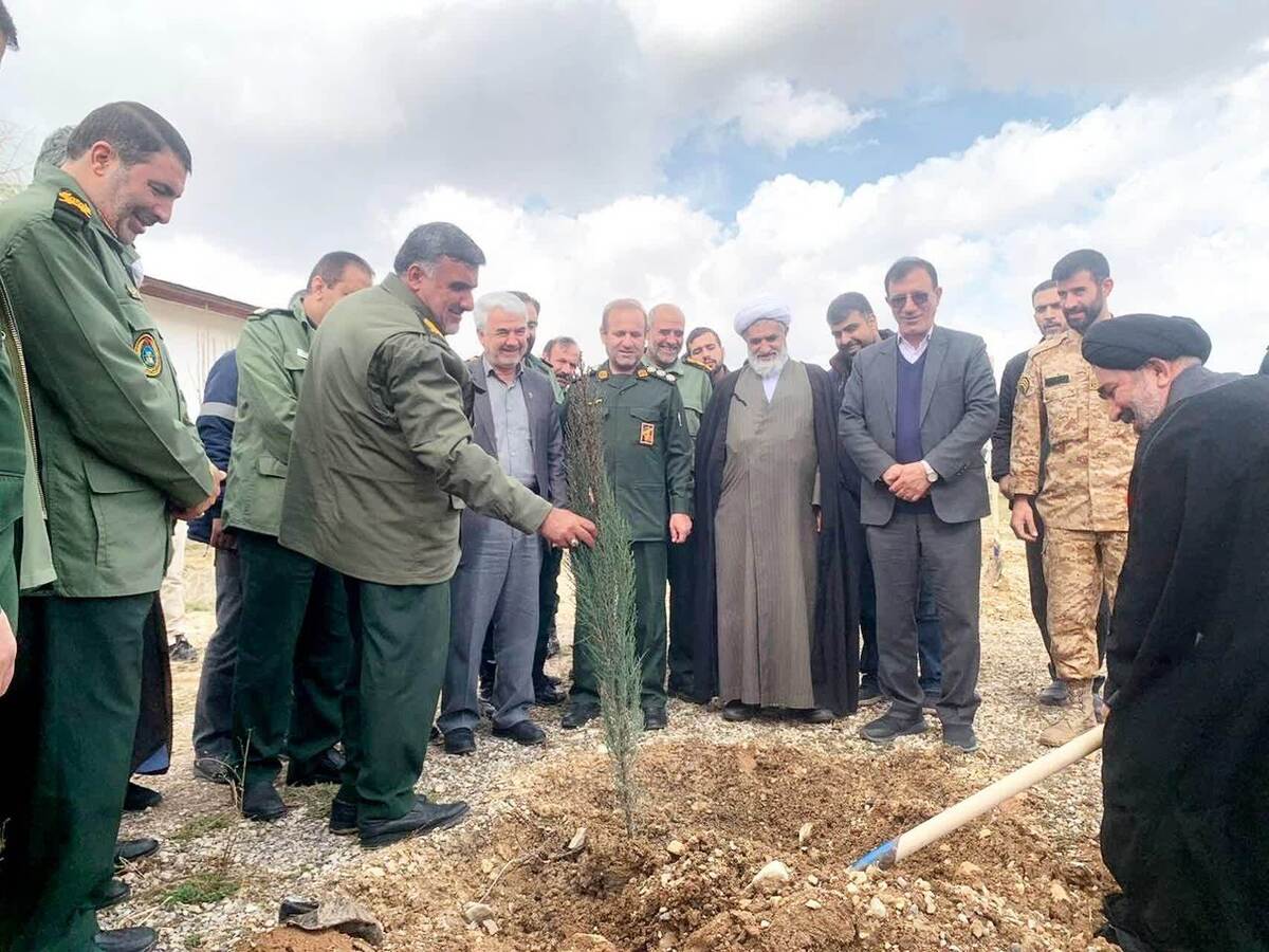 سپاه باز هم به میدان کاشت درخت آمد