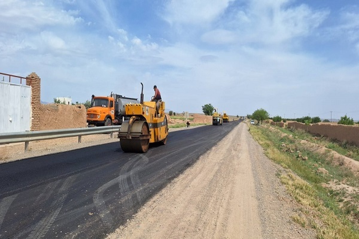 احداث و روکش آسفالت ۲۰ کیلومتر راه روستایی و فرعی در خراسان شمالی