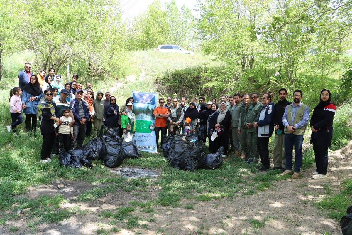 پاکسازی رودخانه رزجر از آلودگی به مناسبت هفته زمین پاک