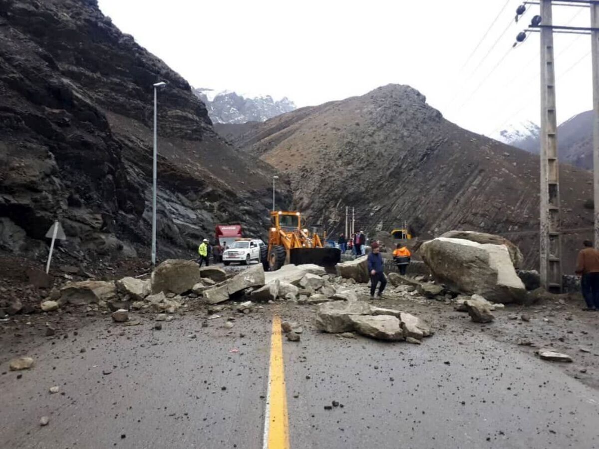 خطر ريزش سنگ در جاده کرج_چالوس