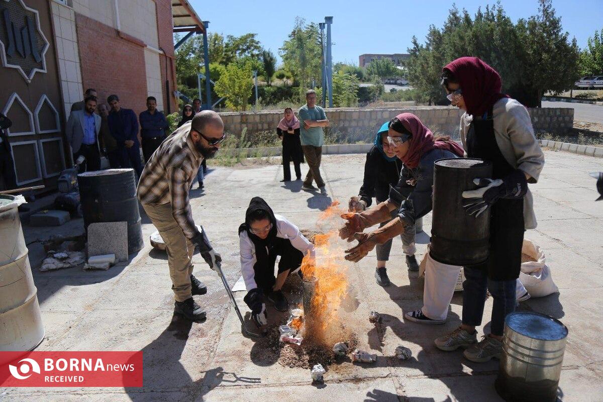 از تور عکاسی در‌ نقطه صفر مرزی تا جوانانی که با هزینه شخصی به جشنواره آمدند/ یک گالری دار پای کار آمد!