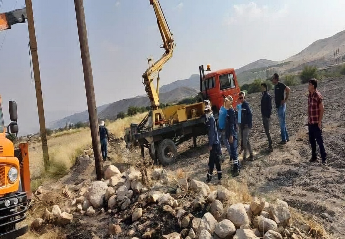 بهسازی ۹۰ کیلومتر از شبکه برق شهرستان چرام