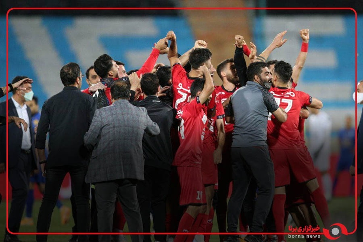 جشن و پایکوبی بازیکنان و هواداران پرسپولیس پس از فتح دربی