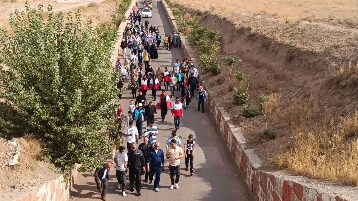 همایش بزرگ پیاده روی خانواده در شهر بیدستان برگزارشد