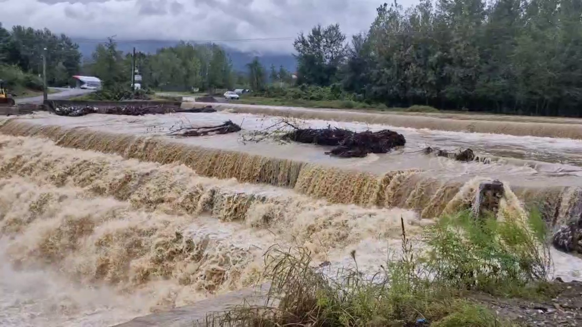 مسدود شدن راه ارتباطی چند روستای شهرستان های سیاهکل و لاهیجان