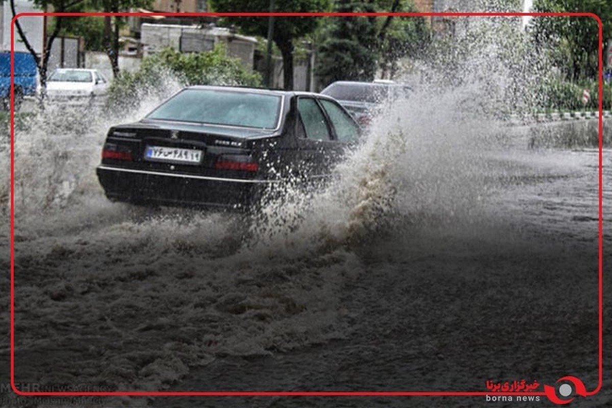 آبگرفتگی در خیابان‌های شیراز بر اثر بارش شدید باران پاییزی