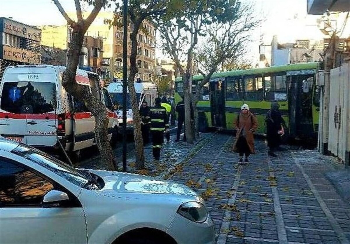 ۷ مجروح براثر برخورد دستگاه اتوبوس شهری بایک ساختمان