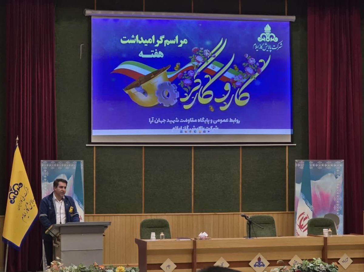 کارگران در خط مقدم جهاد اقتصادی و تولید هستند