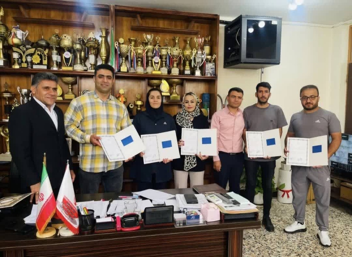 باشگاه های برتر ورزشی ایذه تجلیل شدند